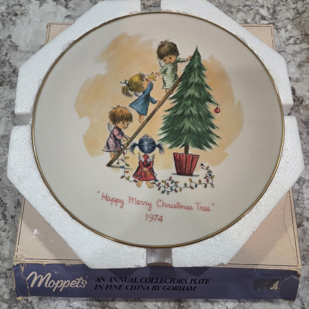 Vintage 1974 Happy Merry Christmas Tree Plate With Box Collector